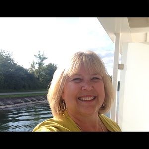 Meet your Posher, Brenda